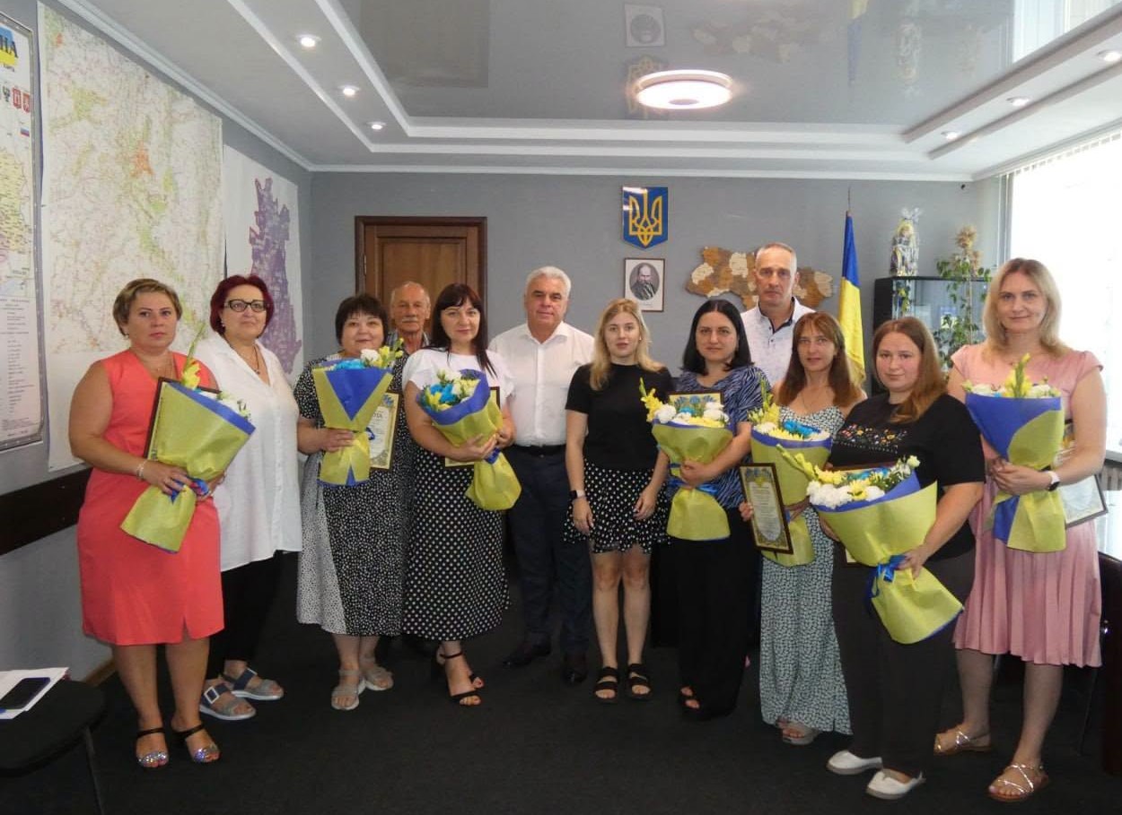 На фото зображено начальника Берестинської РВА та працівників меичної сфери