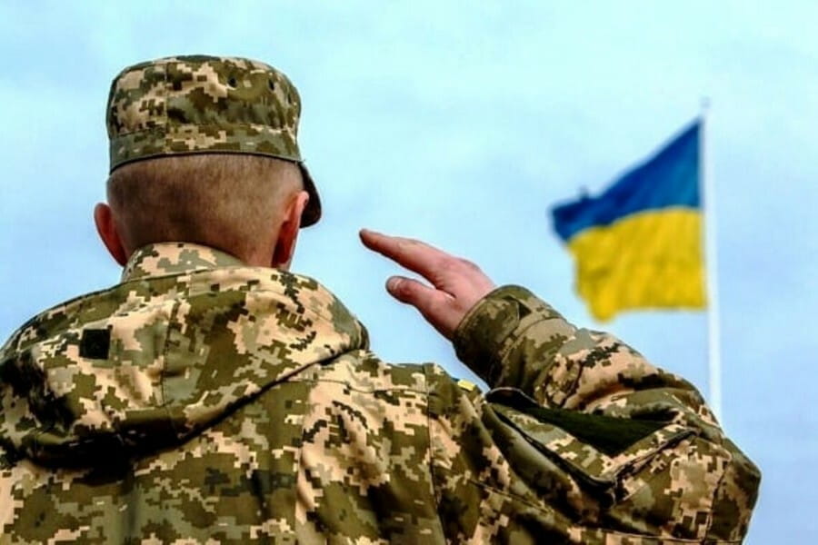 На фото військовий