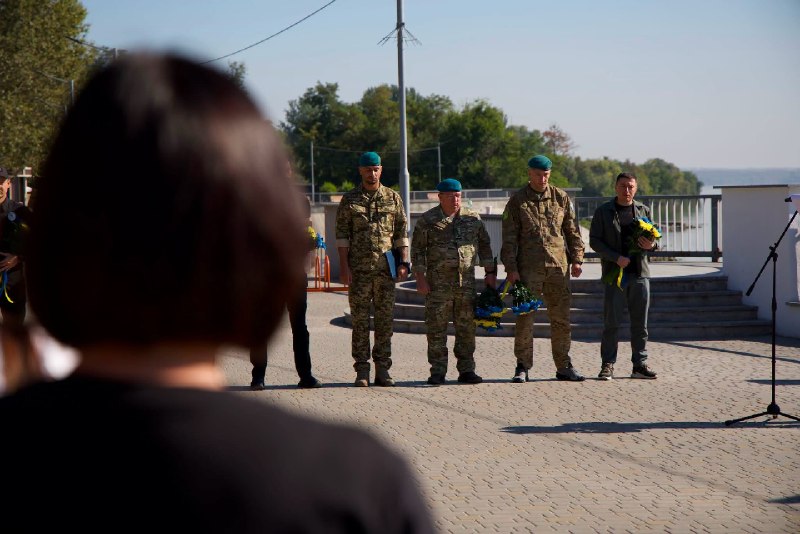 🇺🇦⚓Меморіал пам’яті морських піхотинців відкрили у Запоріжжі
На одній із центральних набережних міста... 🇺🇦⚓Меморіал пам’яті морських піхотинців відкрили у Запоріжжі
На одній із центральних набережних міста...
