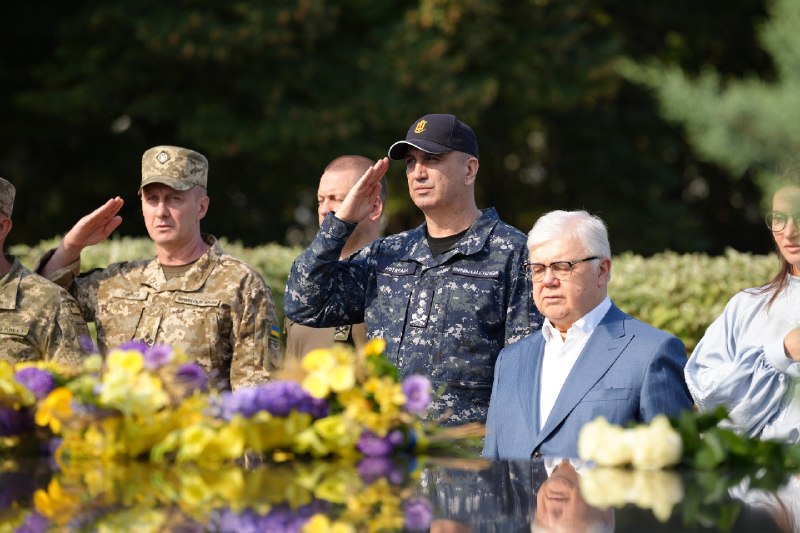 В Одесі вшанували пам'ять тих, хто віддав життя за Україну
З нагоди Дня Незалежності України в Одесі В Одесі вшанували пам'ять тих, хто віддав життя за Україну
З нагоди Дня Незалежності України в Одесі
