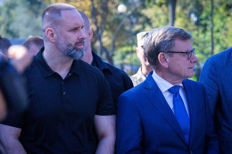 🤝 Під час урочистих заходів поспілкувався з Федеральним міністром закордонних справ Німеччини Йоганном Вадефулем... 🤝 Під час урочистих заходів поспілкувався з Федеральним міністром закордонних справ Німеччини Йоганном Вадефулем...