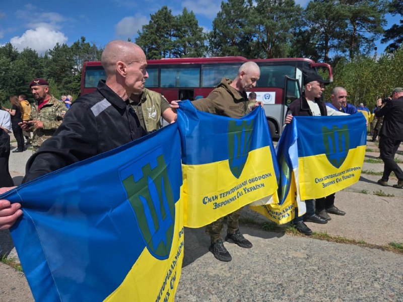 Обмін полоненими. 103 захисники України визволені з російської неволі
Сьогодні відбувся перший етап чергового обміну Обмін полоненими. 103 захисники України визволені з російської неволі
Сьогодні відбувся перший етап чергового обміну