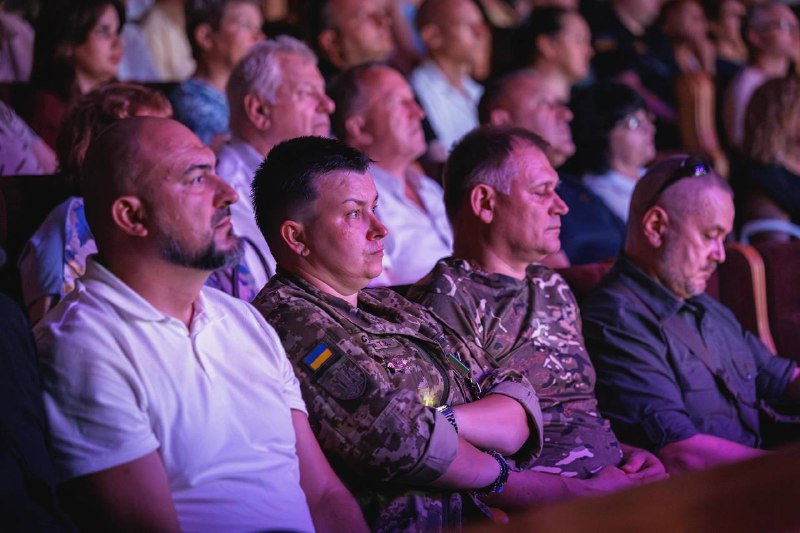 Богодухів відзначає 455-річчя свого заснування і 83-ю річницю визволення від нацистських загарбників. Богодухів відзначає 455-річчя свого заснування і 83-ю річницю визволення від нацистських загарбників.