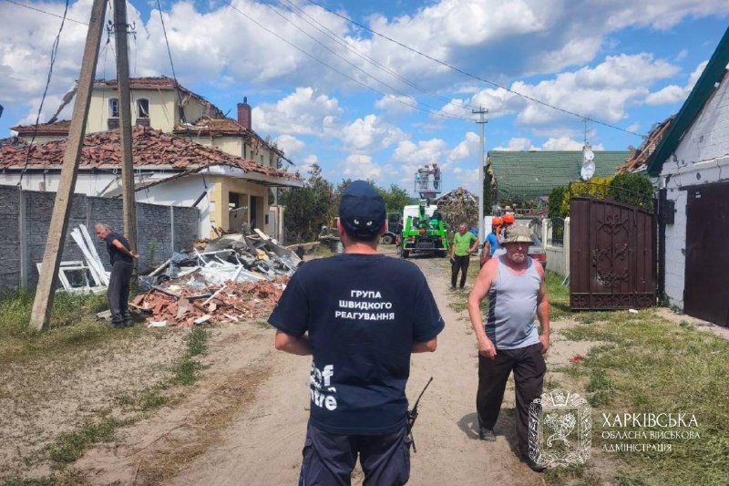 ⚠️Сьогодні ліквідували наслідки ворожого обстрілу в селі Задонецьке Зміївської громади. ⚠️Сьогодні ліквідували наслідки ворожого обстрілу в селі Задонецьке Зміївської громади.