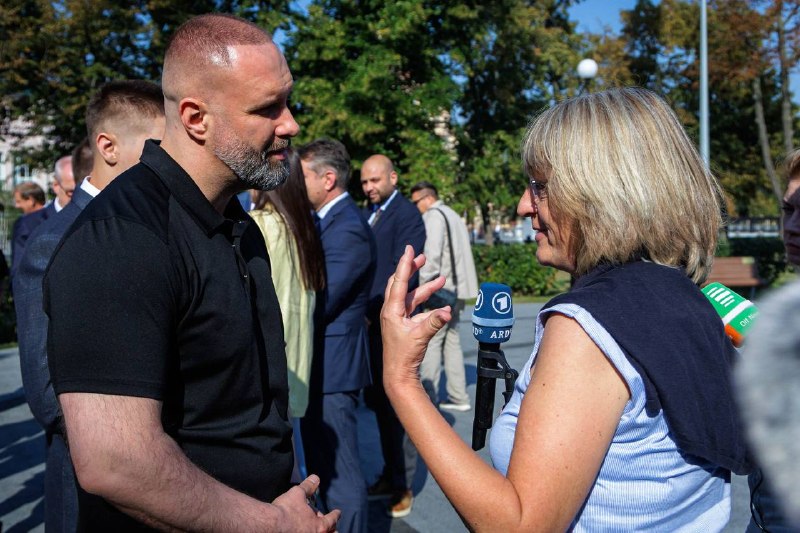 🤝 Під час урочистих заходів поспілкувався з Федеральним міністром закордонних справ Німеччини Йоганном Вадефулем... 🤝 Під час урочистих заходів поспілкувався з Федеральним міністром закордонних справ Німеччини Йоганном Вадефулем...