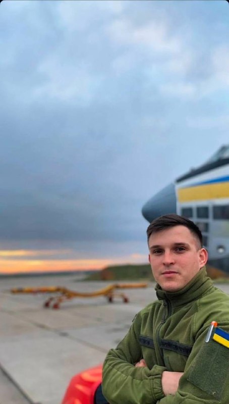 🇺🇦⚓ Від авіації до річкової флотилії
Капітан-лейтенант Руслан Ібрагімов до повномасштабної війни був ведучим дитячих свят 🇺🇦⚓ Від авіації до річкової флотилії
Капітан-лейтенант Руслан Ібрагімов до повномасштабної війни був ведучим дитячих свят
