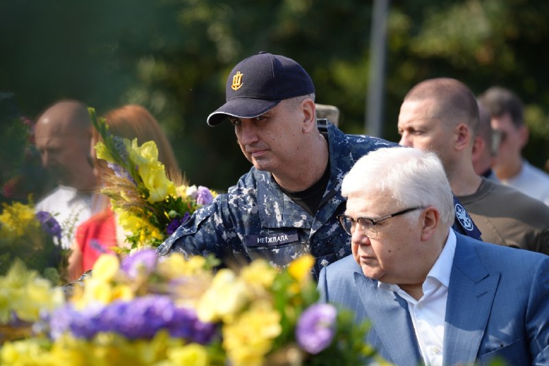 В Одесі вшанували пам'ять тих, хто віддав життя за Україну
З нагоди Дня Незалежності України в Одесі В Одесі вшанували пам'ять тих, хто віддав життя за Україну
З нагоди Дня Незалежності України в Одесі