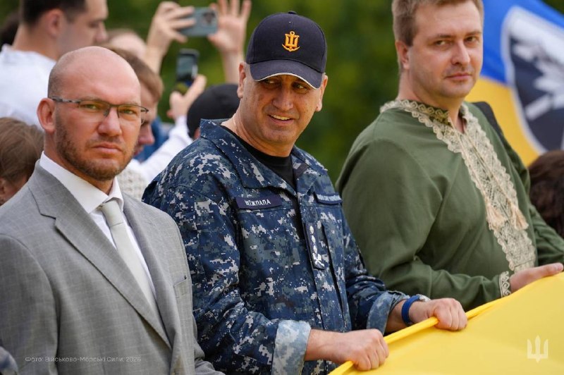 🇺🇦⚓ Військові моряки долучилися до розгортання 35 метрового прапору України на Приморських сходах Одеси 🇺🇦⚓ Військові моряки долучилися до розгортання 35 метрового прапору України на Приморських сходах Одеси