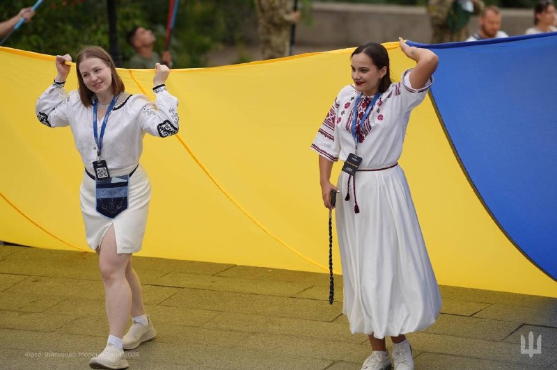 🇺🇦⚓ Військові моряки долучилися до розгортання 35 метрового прапору України на Приморських сходах Одеси 🇺🇦⚓ Військові моряки долучилися до розгортання 35 метрового прапору України на Приморських сходах Одеси