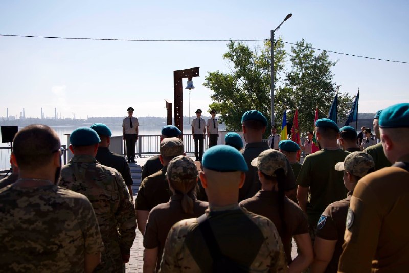 🇺🇦⚓Меморіал пам’яті морських піхотинців відкрили у Запоріжжі
На одній із центральних набережних міста... 🇺🇦⚓Меморіал пам’яті морських піхотинців відкрили у Запоріжжі
На одній із центральних набережних міста...