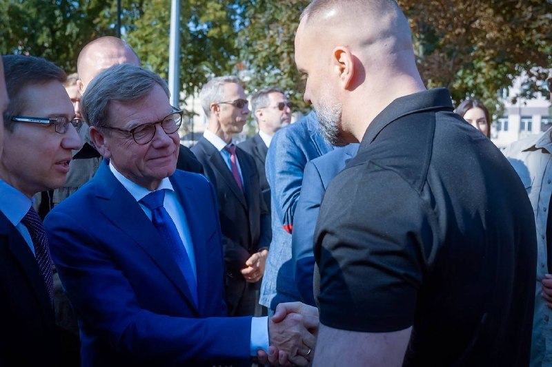 🤝 Під час урочистих заходів поспілкувався з Федеральним міністром закордонних справ Німеччини Йоганном Вадефулем... 🤝 Під час урочистих заходів поспілкувався з Федеральним міністром закордонних справ Німеччини Йоганном Вадефулем...