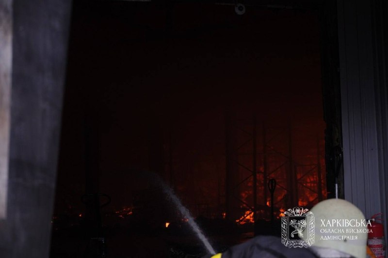 На фото – наслідки ворожого удару по Шевченківському району Харкова.
▪️ Жінка, яка не виходила на звʼязок, відповіла на телефонний дзвінок На фото – наслідки ворожого удару по Шевченківському району Харкова.
▪️ Жінка, яка не виходила на звʼязок, відповіла на телефонний дзвінок