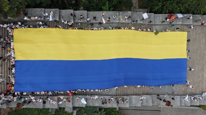 🇺🇦⚓ Військові моряки долучилися до розгортання 35 метрового прапору України на Приморських сходах Одеси 🇺🇦⚓ Військові моряки долучилися до розгортання 35 метрового прапору України на Приморських сходах Одеси