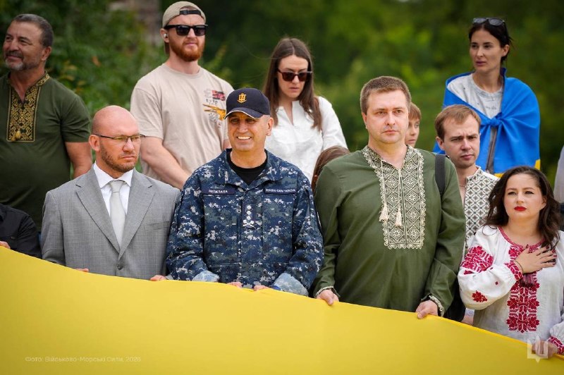 🇺🇦⚓ Військові моряки долучилися до розгортання 35 метрового прапору України на Приморських сходах Одеси 🇺🇦⚓ Військові моряки долучилися до розгортання 35 метрового прапору України на Приморських сходах Одеси
