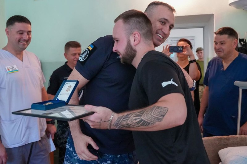 🇺🇦⚓️ Сьогодні відвідав наших захисників, які проходять лікування та відновлення у шпиталі.
Поспілкувався з нашими воїнами 🇺🇦⚓️ Сьогодні відвідав наших захисників, які проходять лікування та відновлення у шпиталі.
Поспілкувався з нашими воїнами
