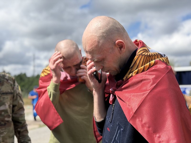 Обмін полоненими. 103 захисники України визволені з російської неволі
Сьогодні відбувся перший етап чергового обміну Обмін полоненими. 103 захисники України визволені з російської неволі
Сьогодні відбувся перший етап чергового обміну