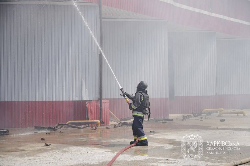 На фото – наслідки ворожого удару по Шевченківському району Харкова.
▪️ Жінка, яка не виходила на звʼязок, відповіла на телефонний дзвінок На фото – наслідки ворожого удару по Шевченківському району Харкова.
▪️ Жінка, яка не виходила на звʼязок, відповіла на телефонний дзвінок