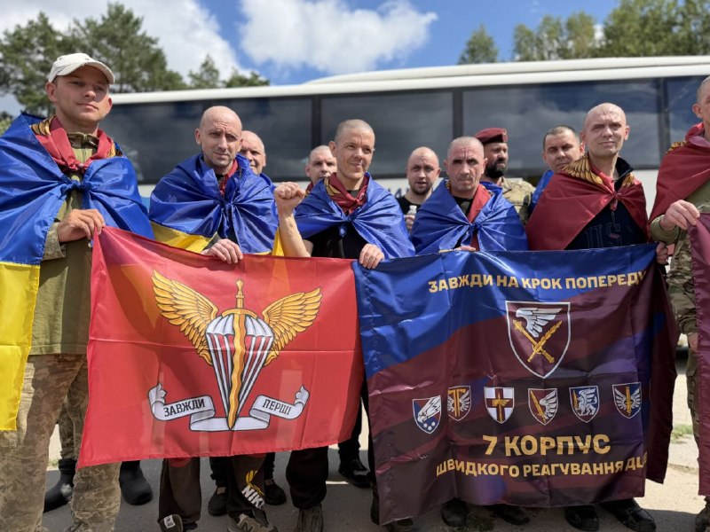 Обмін полоненими. 103 захисники України визволені з російської неволі
Сьогодні відбувся перший етап чергового обміну Обмін полоненими. 103 захисники України визволені з російської неволі
Сьогодні відбувся перший етап чергового обміну