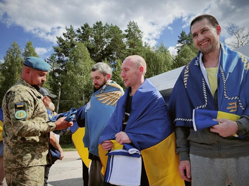 Сьогодні в межах спеціального етапу обміну повертаємо 10 наших воїнів – через Білорусь Сьогодні в межах спеціального етапу обміну повертаємо 10 наших воїнів – через Білорусь