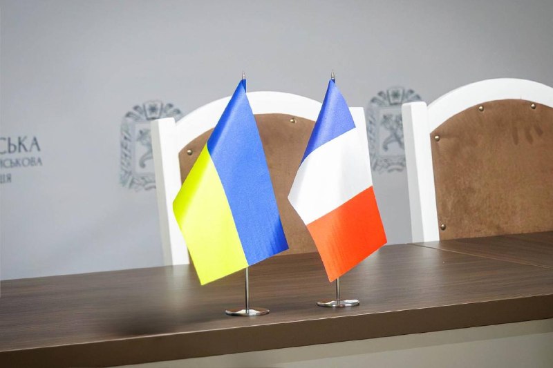 🇺🇦🇫🇷 Обговорив подальшу співпрацю й підтримку Харківщини з Надзвичайним і Повноважним Послом Французької Республіки в Україні Брісом Рокфеєм. 🇺🇦🇫🇷 Обговорив подальшу співпрацю й підтримку Харківщини з Надзвичайним і Повноважним Послом Французької Республіки в Україні Брісом Рокфеєм.