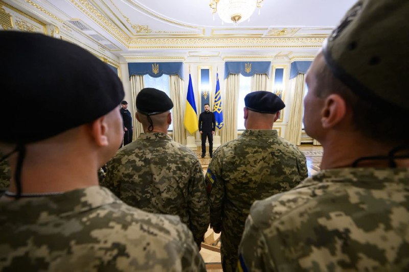Нагородив наших воїнів з нагоди Дня танкових військ. Серед них танкісти, які захищали країну під час Київської та Харківської операцій Нагородив наших воїнів з нагоди Дня танкових військ. Серед них танкісти, які захищали країну під час Київської та Харківської операцій
