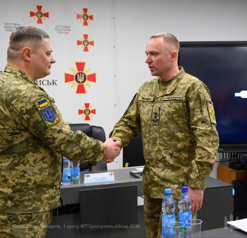 "Сьогодні відрекомендував особовому складу нового командувача Сухопутних військ Збройних Сил України — бригадного генерала Святослава Заїця "Сьогодні відрекомендував особовому складу нового командувача Сухопутних військ Збройних Сил України — бригадного генерала Святослава Заїця