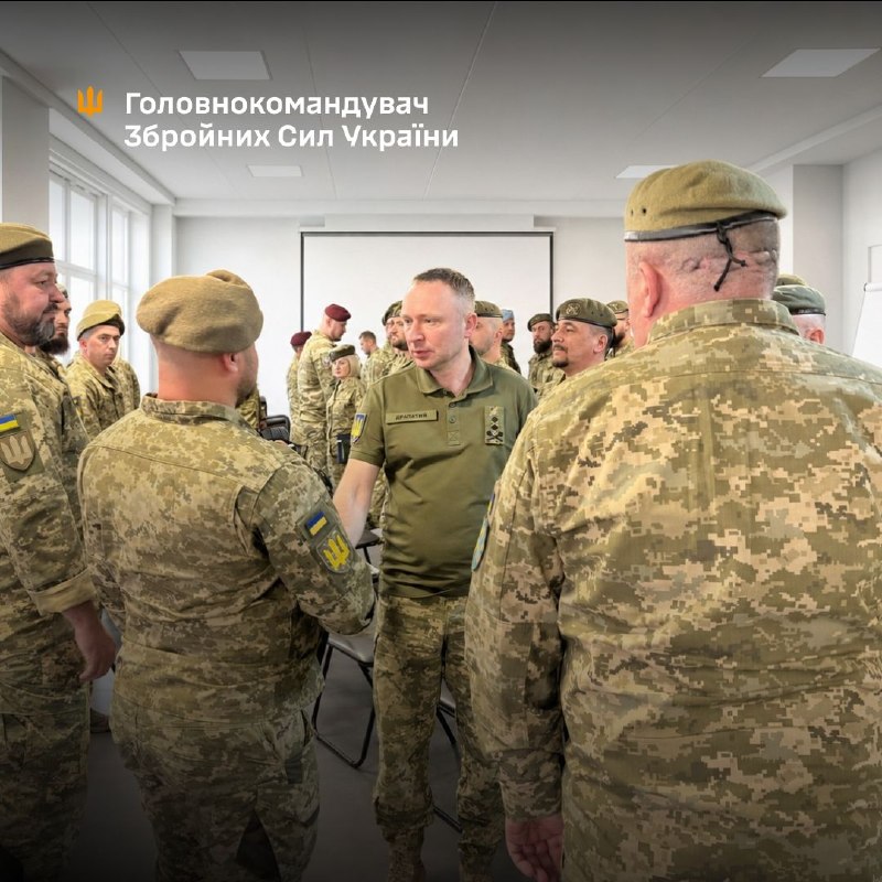 "Мав чудову нагоду зустрітися з головними сержантами видів, родів військ, корпусів та органів військового управління. "Мав чудову нагоду зустрітися з головними сержантами видів, родів військ, корпусів та органів військового управління.