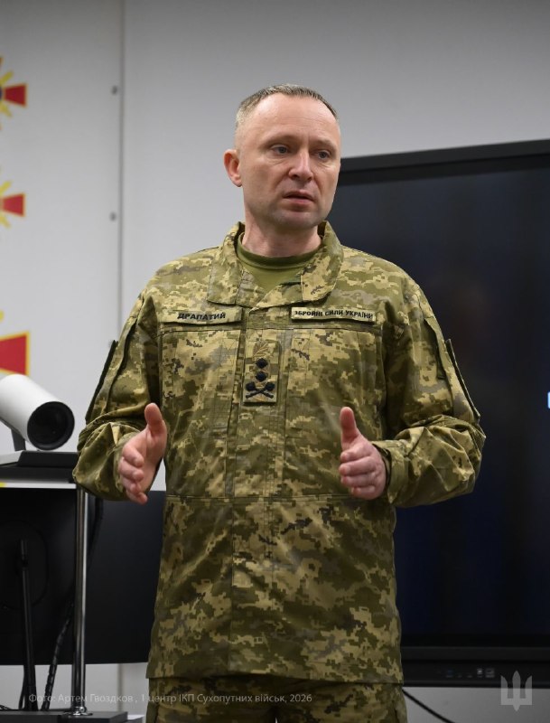 "Сьогодні відрекомендував особовому складу нового командувача Сухопутних військ Збройних Сил України — бригадного генерала Святослава Заїця "Сьогодні відрекомендував особовому складу нового командувача Сухопутних військ Збройних Сил України — бригадного генерала Святослава Заїця