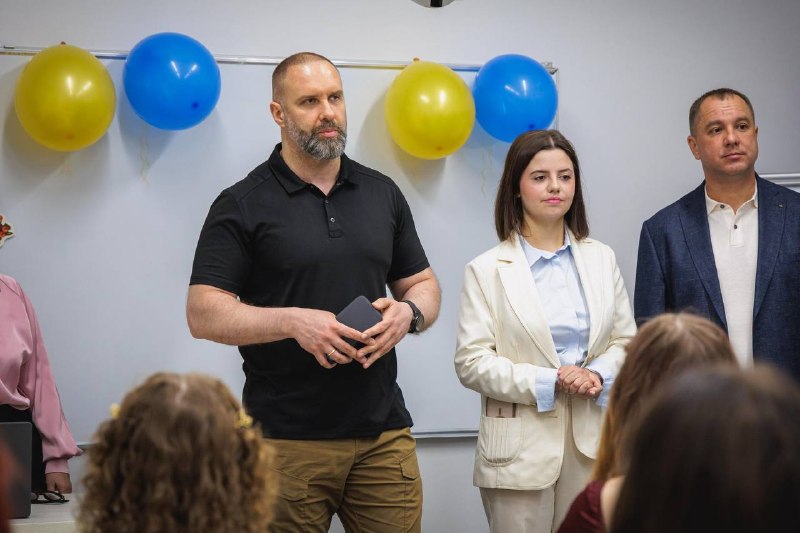 🔔Привітали наших учнів із Днем знань.
Разом із головою Молодіжного конгресу Харківщини Марією Беллою Бейгель... 🔔Привітали наших учнів із Днем знань.
Разом із головою Молодіжного конгресу Харківщини Марією Беллою Бейгель...