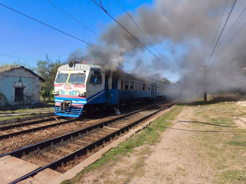 🔻Сьогодні вранці ворог атакував електропоїзд у Нововодолазькій громаді 🔻Сьогодні вранці ворог атакував електропоїзд у Нововодолазькій громаді