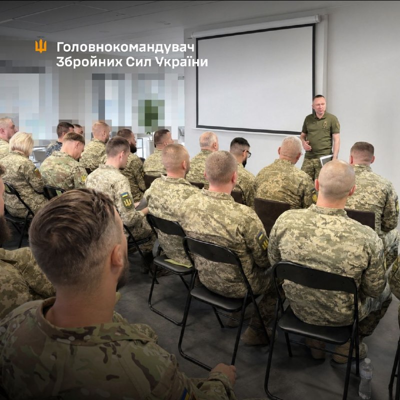 "Мав чудову нагоду зустрітися з головними сержантами видів, родів військ, корпусів та органів військового управління. "Мав чудову нагоду зустрітися з головними сержантами видів, родів військ, корпусів та органів військового управління.