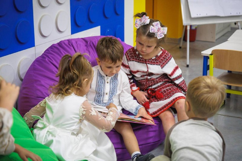 🔔Привітали наших учнів із Днем знань.
Разом із головою Молодіжного конгресу Харківщини Марією Беллою Бейгель... 🔔Привітали наших учнів із Днем знань.
Разом із головою Молодіжного конгресу Харківщини Марією Беллою Бейгель...