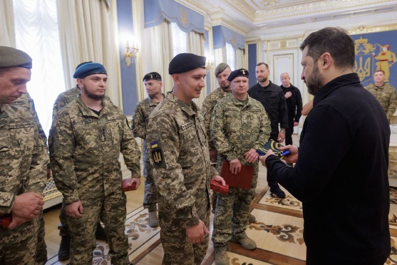 Нагородив наших воїнів з нагоди Дня танкових військ. Серед них танкісти, які захищали країну під час Київської та Харківської операцій Нагородив наших воїнів з нагоди Дня танкових військ. Серед них танкісти, які захищали країну під час Київської та Харківської операцій