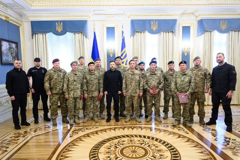 Нагородив наших воїнів з нагоди Дня танкових військ. Серед них танкісти, які захищали країну під час Київської та Харківської операцій Нагородив наших воїнів з нагоди Дня танкових військ. Серед них танкісти, які захищали країну під час Київської та Харківської операцій