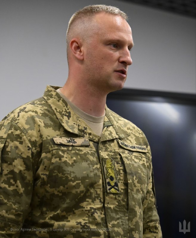 "Сьогодні відрекомендував особовому складу нового командувача Сухопутних військ Збройних Сил України — бригадного генерала Святослава Заїця "Сьогодні відрекомендував особовому складу нового командувача Сухопутних військ Збройних Сил України — бригадного генерала Святослава Заїця