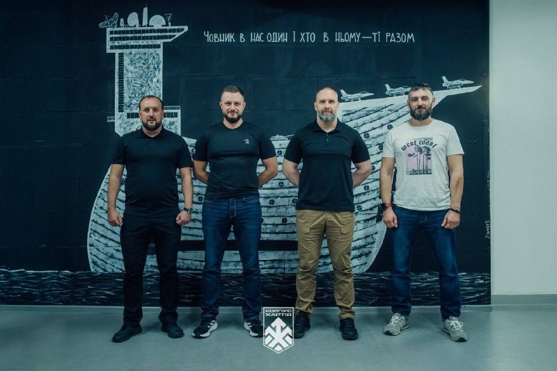 🤝 Мав чергову конструктивну зустріч із нашими військовими.
2 корпус Національної гвардії України «Хартія»... 🤝 Мав чергову конструктивну зустріч із нашими військовими.
2 корпус Національної гвардії України «Хартія»...