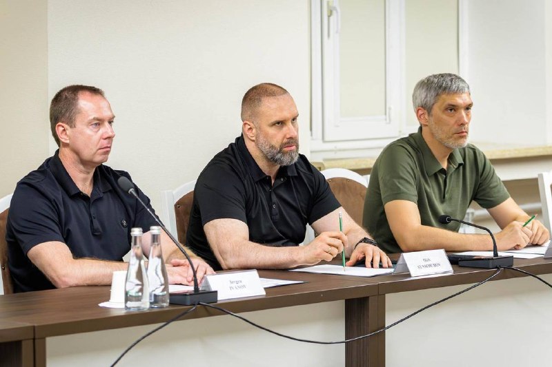 🇺🇦🇫🇷 Обговорив подальшу співпрацю й підтримку Харківщини з Надзвичайним і Повноважним Послом Французької Республіки в Україні Брісом Рокфеєм. 🇺🇦🇫🇷 Обговорив подальшу співпрацю й підтримку Харківщини з Надзвичайним і Повноважним Послом Французької Республіки в Україні Брісом Рокфеєм.