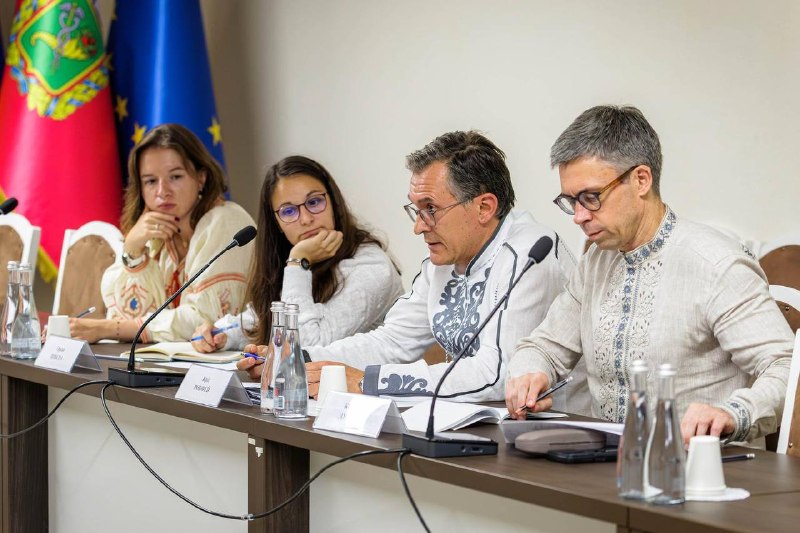 🇺🇦🇫🇷 Обговорив подальшу співпрацю й підтримку Харківщини з Надзвичайним і Повноважним Послом Французької Республіки в Україні Брісом Рокфеєм. 🇺🇦🇫🇷 Обговорив подальшу співпрацю й підтримку Харківщини з Надзвичайним і Повноважним Послом Французької Республіки в Україні Брісом Рокфеєм.