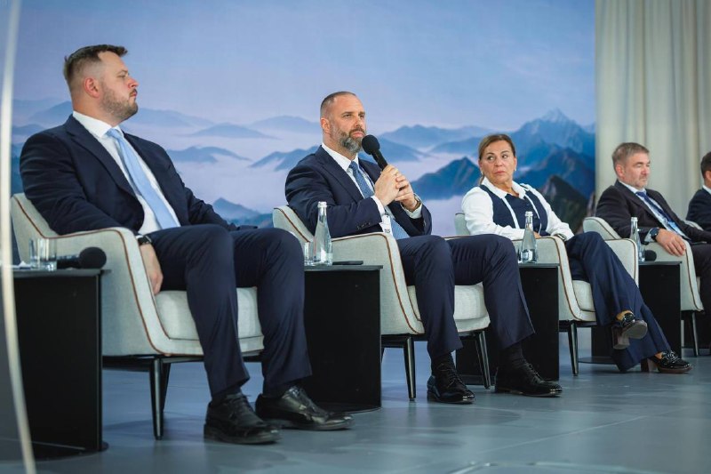 🔹Розповів про інвестиційний потенціал Харківської області на інформаційній сесії Карпатської інтеграційної ініціативи.
Харківщина 🔹Розповів про інвестиційний потенціал Харківської області на інформаційній сесії Карпатської інтеграційної ініціативи.
Харківщина