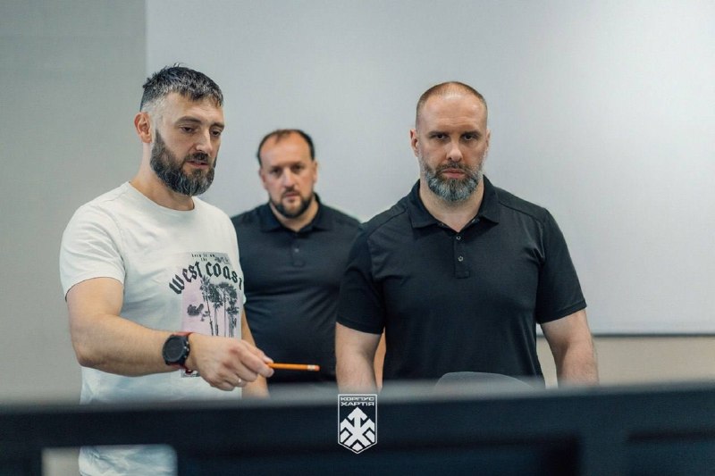 🤝 Мав чергову конструктивну зустріч із нашими військовими.
2 корпус Національної гвардії України «Хартія»... 🤝 Мав чергову конструктивну зустріч із нашими військовими.
2 корпус Національної гвардії України «Хартія»...