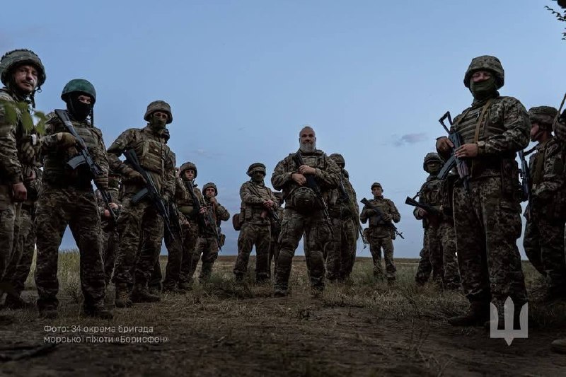 🇺🇦⚓️Вечірнє тренування — робота на воді.
Відпрацювання висадки на берег. 🇺🇦⚓️Вечірнє тренування — робота на воді.
Відпрацювання висадки на берег.