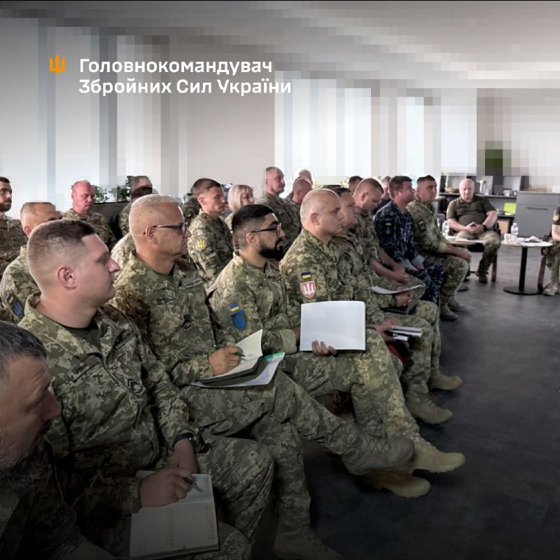 "Мав чудову нагоду зустрітися з головними сержантами видів, родів військ, корпусів та органів військового управління. "Мав чудову нагоду зустрітися з головними сержантами видів, родів військ, корпусів та органів військового управління.