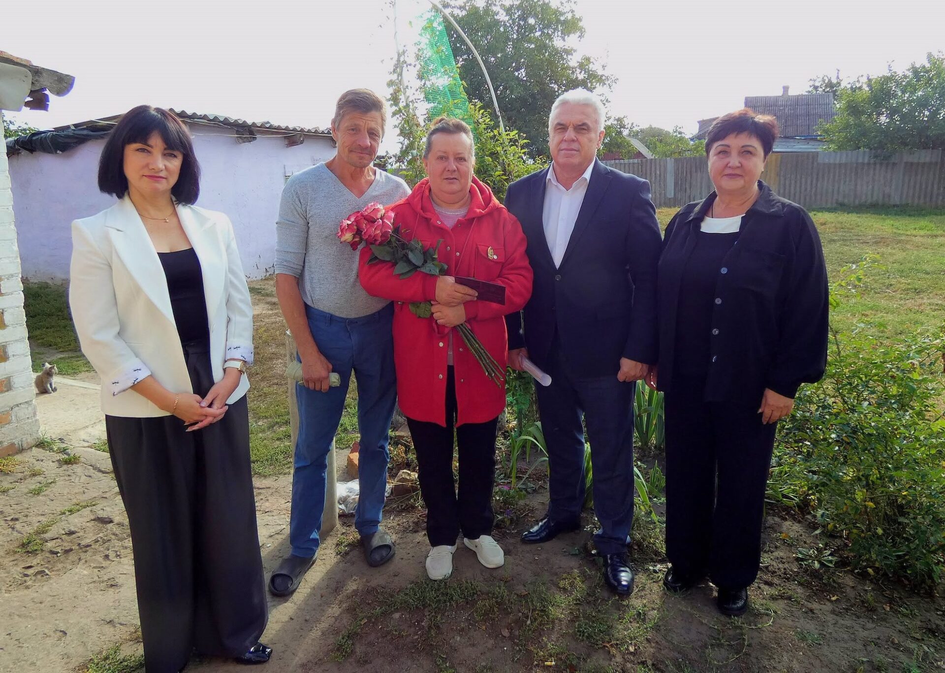 На фото начальник Берестинської РВА, начальник Наталинської СВА та мати п’ятьох дітей, якій присвоєно почесне звання України «Мати-героїня».